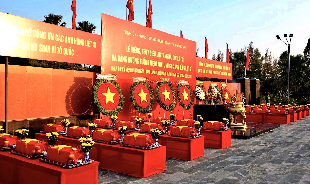 Vietnam reburies remains of 30 fallen soldiers repatriated from Cambodia